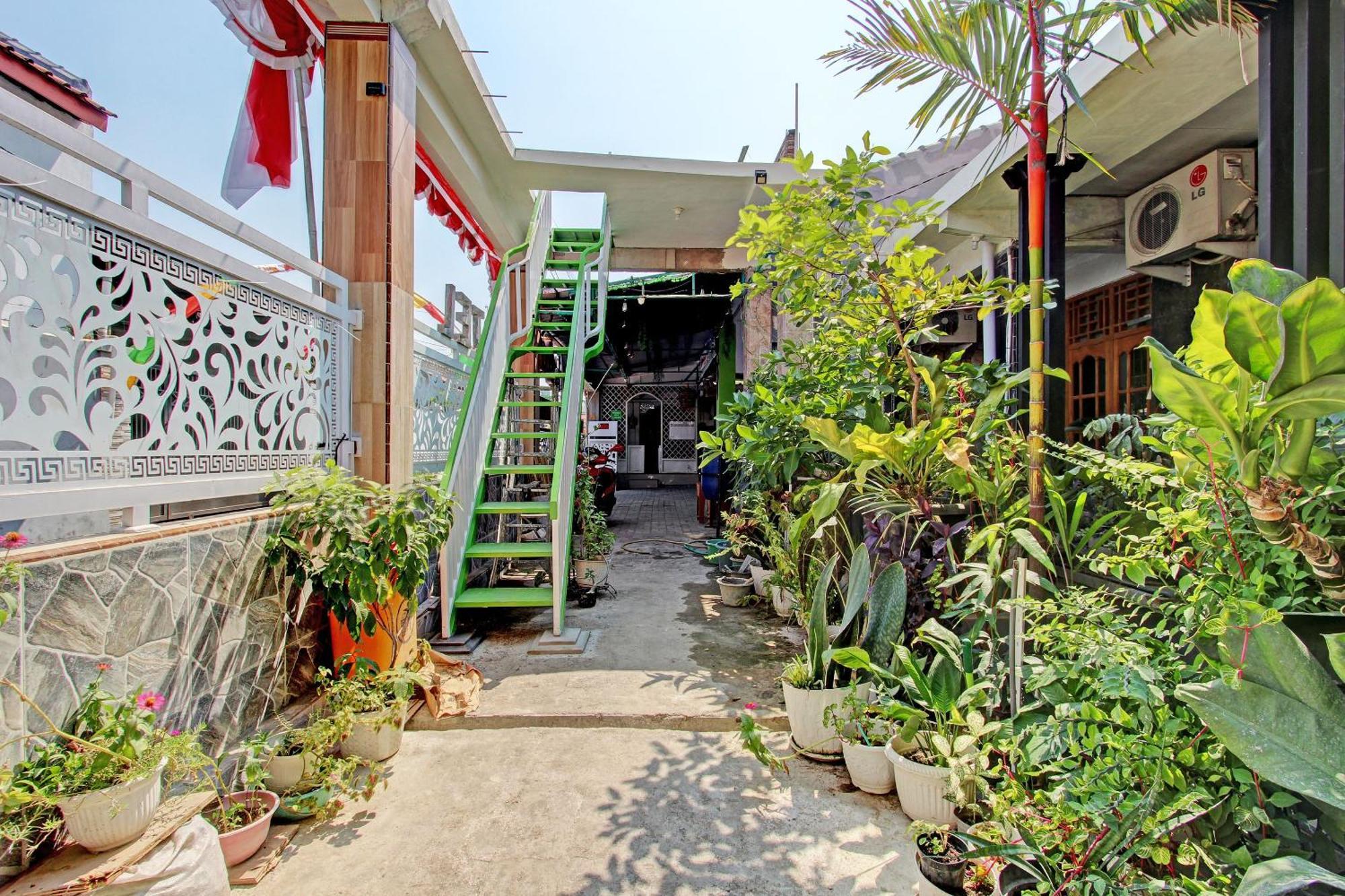 Capital O 92929 Hotel New Tirta Kencana Syariah Tegal  Exterior foto